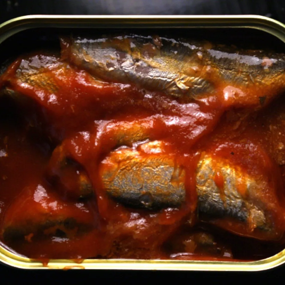 Sardines en conserve dans sauce tomate